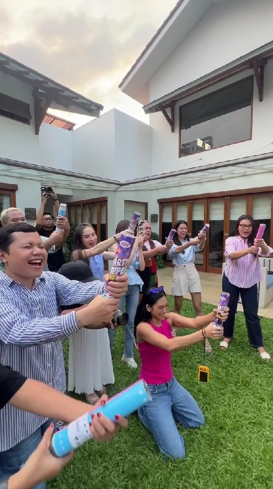 Kehamilannya sempat dirahasiakan, ini 9 potret gender reveal Steffi Zamora dan Nino Fernandez