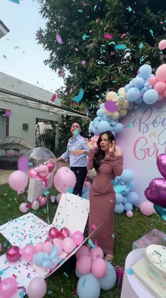 Kehamilannya sempat dirahasiakan, ini 9 potret gender reveal Steffi Zamora dan Nino Fernandez