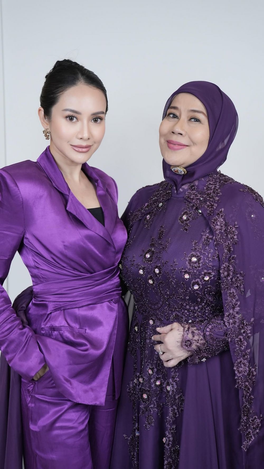 Disebut mertua idamana, 11 potret kebersamaan Dewi Yull dan Merdianti ini bikin banyak menantu iri