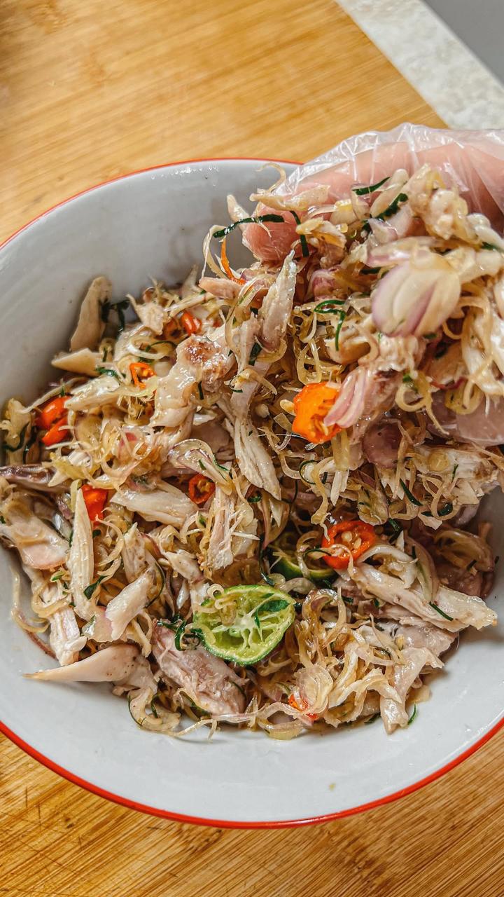 5 Resep ayam suwir praktis, cocok untuk ide bekal hingga santapan keluarga