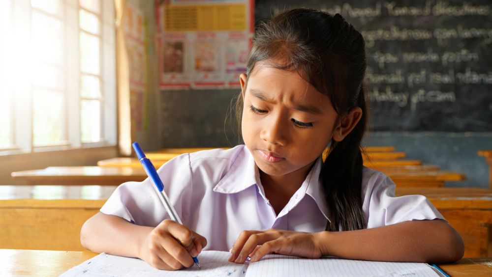 50 Contoh puisi pendek yang menyentuh hati, cocok untuk tugas sekolah dan caption