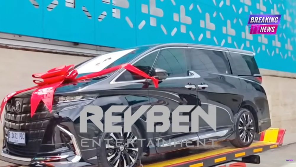 Billy Syahputra beri Vika Kolesnaya hadiah mobil mewah Rp1,7 M usai melahirkan, ini 7 potretnya