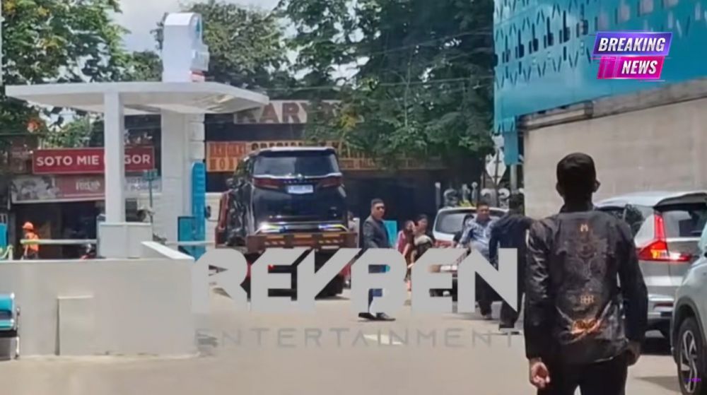 Billy Syahputra beri Vika Kolesnaya hadiah mobil mewah Rp1,7 M usai melahirkan, ini 7 potretnya