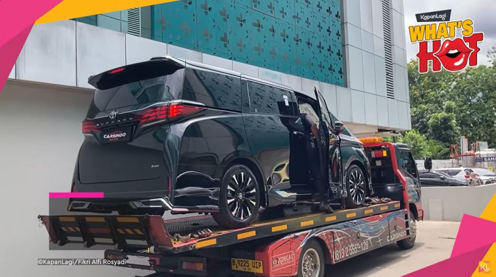Billy Syahputra beri Vika Kolesnaya hadiah mobil mewah Rp1,7 M usai melahirkan, ini 7 potretnya