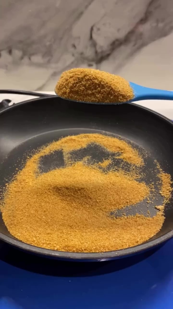 Bumbu dapur bubuk menggumpal padahal belum kedaluwarsa? Wanita ini bagikan trik antigagal mengatasinya