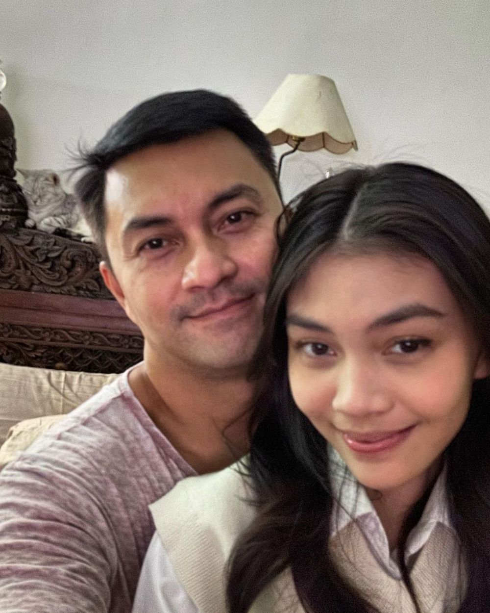 Usia selisih puluhan tahun malah sering dikira pacaran, ini potret 9 seleb ganteng bareng putrinya