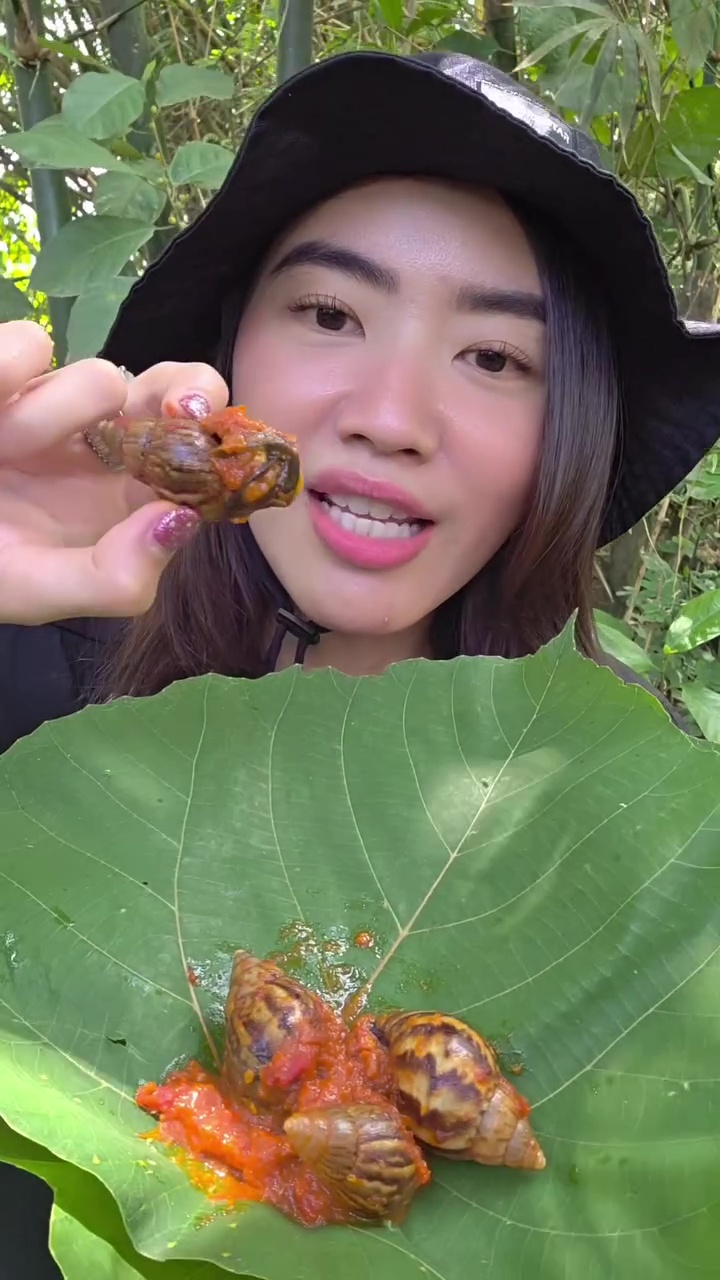 Biasa makan di resto, wanita ini keenakan nikmati siput bumbu lokal, ngeluh pahit karena bagian ini