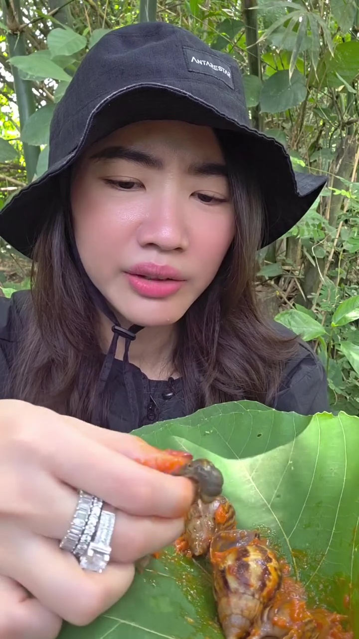 Biasa makan di resto, wanita ini keenakan nikmati siput bumbu lokal, ngeluh pahit karena bagian ini