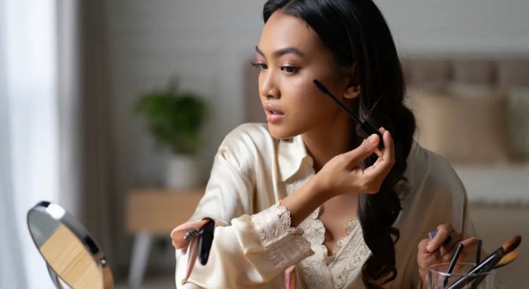 7 Cara jitu membuat base makeup awet di kulit berminyak, kulit flawless sepanjang hari