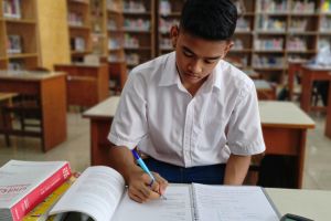 Rumus turunan fungsi Matematika SMA, lengkap dengan contoh soal dan pembahasan yang mudah dipahami