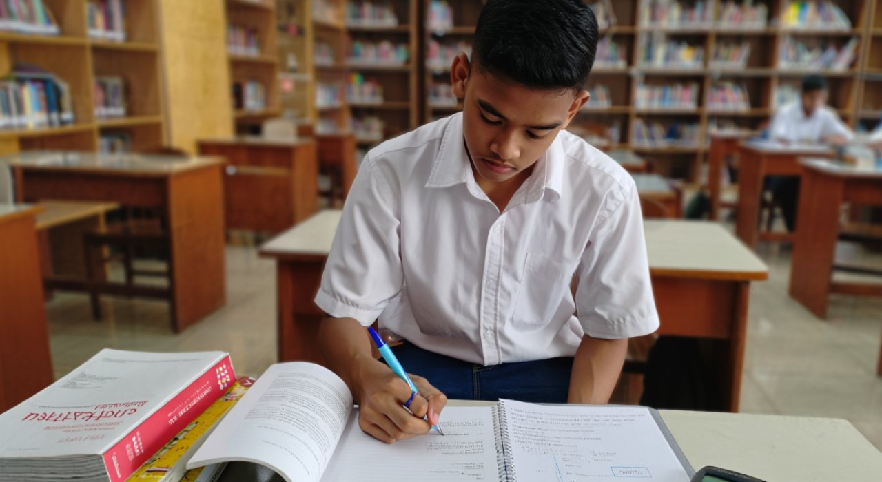Rumus turunan fungsi Matematika SMA, lengkap dengan contoh soal dan pembahasan yang mudah dipahami
