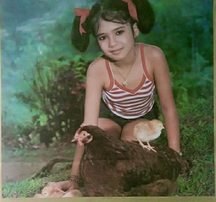 Penyanyi cilik bareng Adi Bing Slamet ini ternyata anak pedangdut top legendaris, intip 9 potret lawas