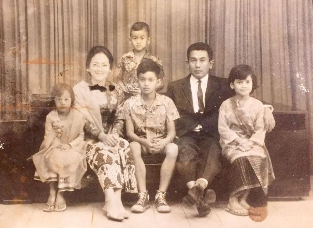 Pesona klasiknya nggak pudar dimakan waktu, ini potret masa muda 11 kakek dan nenek seleb