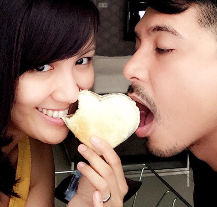 Dari cinlok jadi komitmen serius, ini 11 potret kebersamaan Ryan Delon & Sharena usai 11 tahun menikah