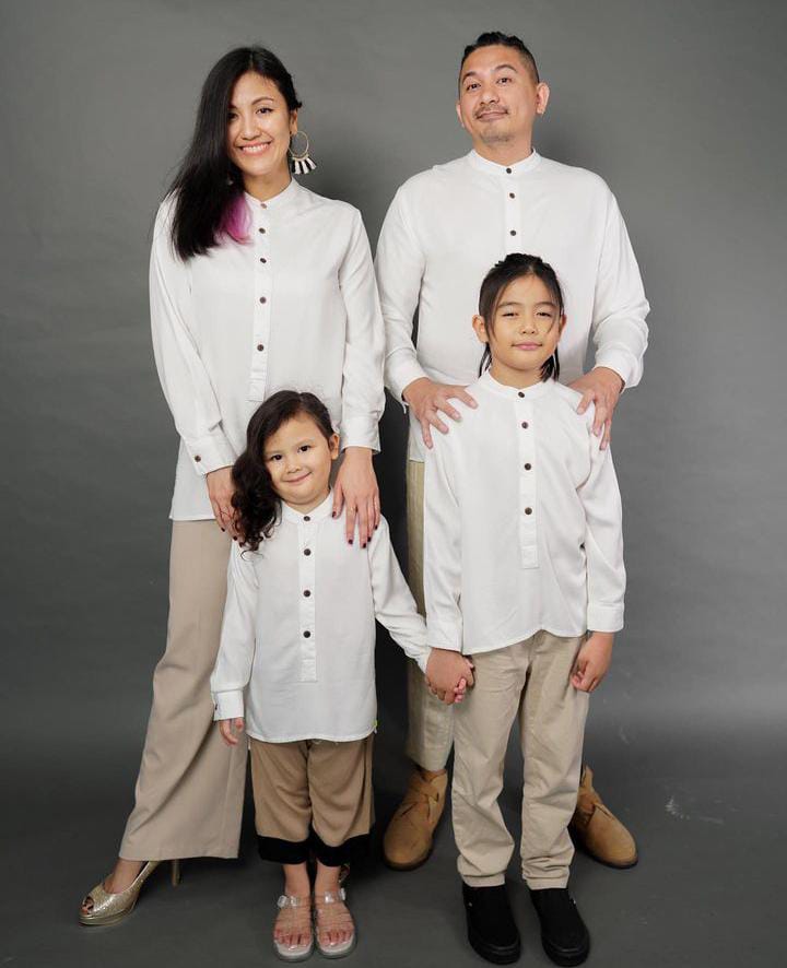 Dari cinlok jadi komitmen serius, ini 11 potret kebersamaan Ryan Delon & Sharena usai 11 tahun menikah