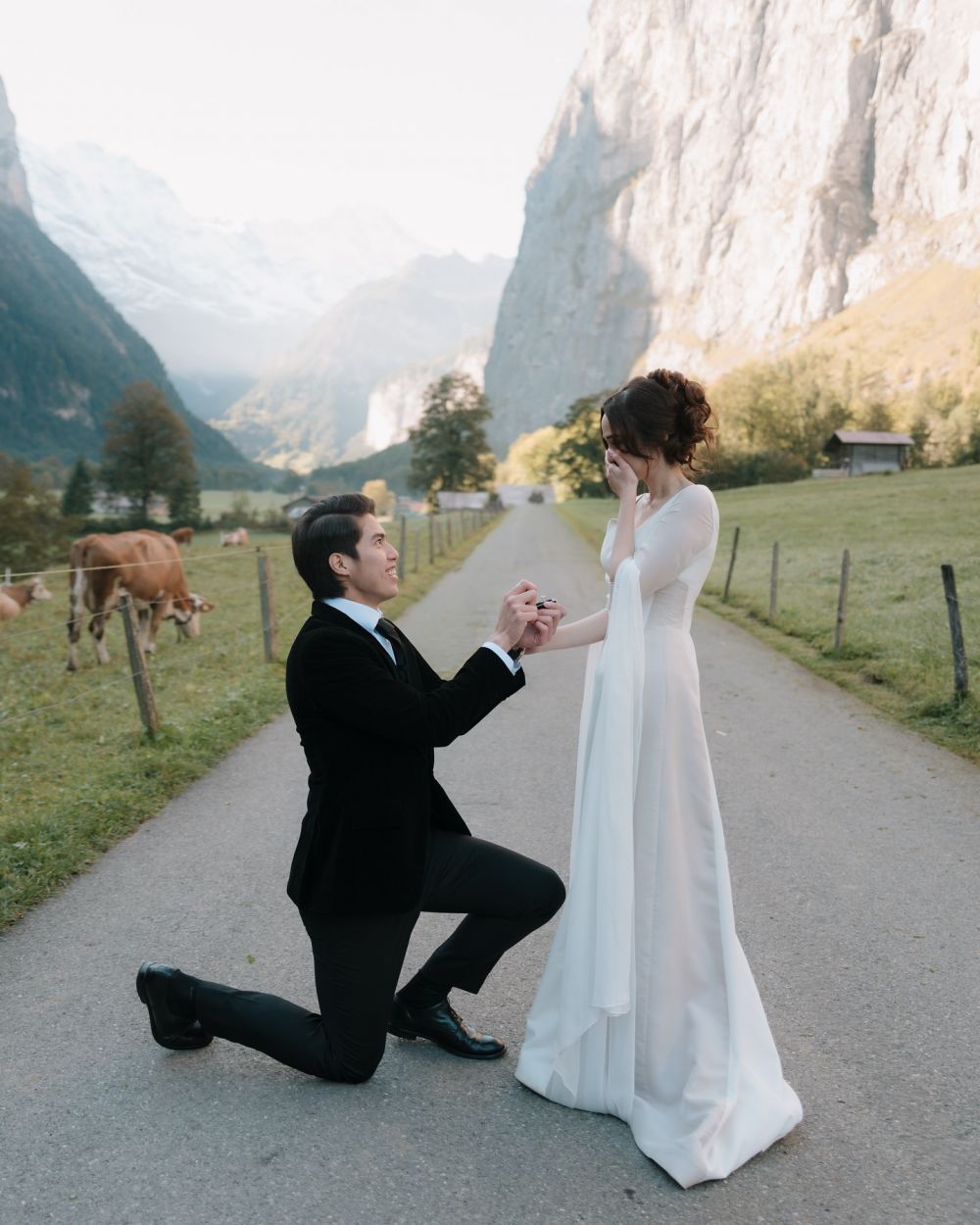 Romantis berlatar pemandangan Swiss, 9 potret El Rumi lamar Syifa Hadju, harga cincinnya nyaris Rp1 M