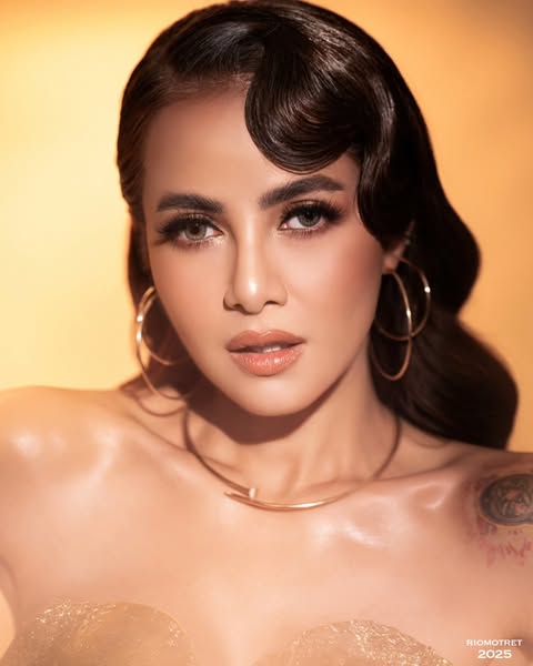 7 Potret Olla Ramlan tampil glamor di photoshoot terbaru, pamer body goals dalam gaun keemasan