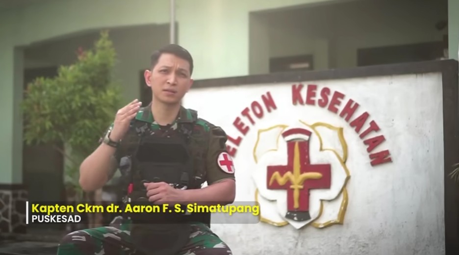 Sosok Dokter Aaron Simatupang, rela bertaruh nyawa saat amputasi korban di bawah reruntuhan ponpes