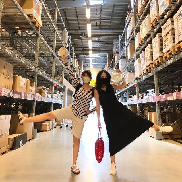 30 tahun bersahabat, ini 11 transformasi potret kebersamaan Leony dan Dea Ananda yang selalu kompak