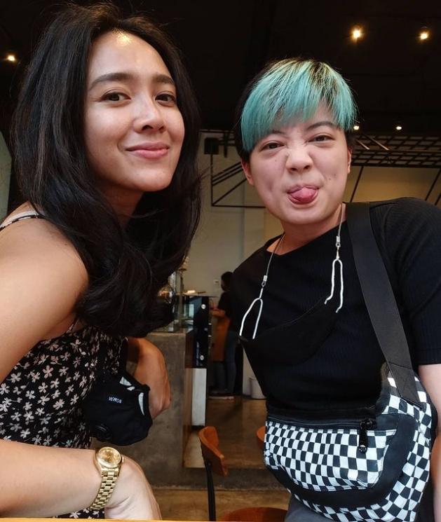 30 tahun bersahabat, ini 11 transformasi potret kebersamaan Leony dan Dea Ananda yang selalu kompak
