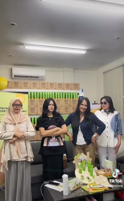 Empat bersaudara perempuan semua, begini 9 potret kompak Donna Harun bareng saudara kandungnya