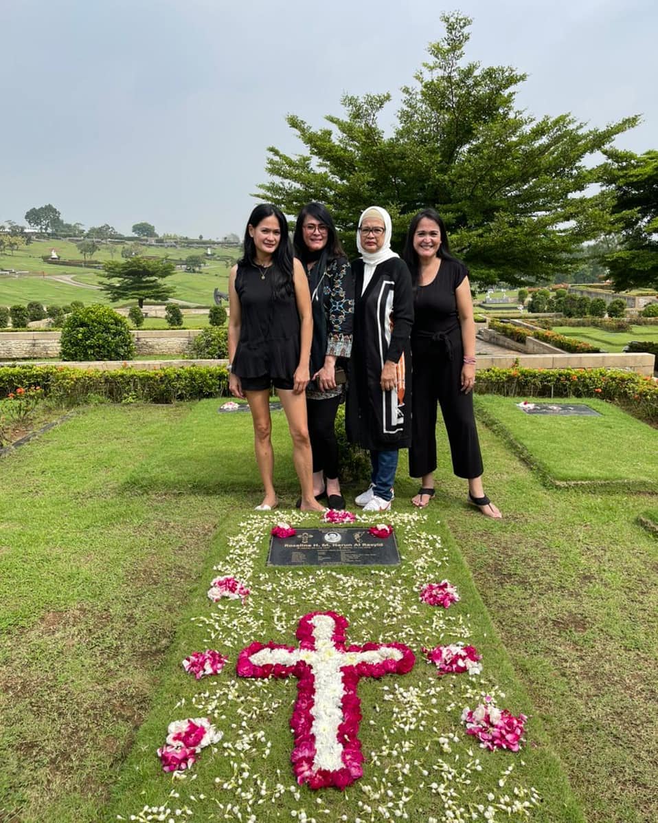 Empat bersaudara perempuan semua, begini 9 potret kompak Donna Harun bareng saudara kandungnya