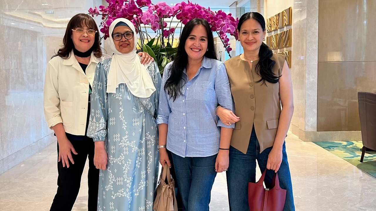 Empat bersaudara perempuan semua, begini 9 potret kompak Donna Harun bareng saudara kandungnya