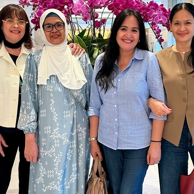 Empat bersaudara perempuan semua, begini 9 potret kompak Donna Harun bareng saudara kandungnya