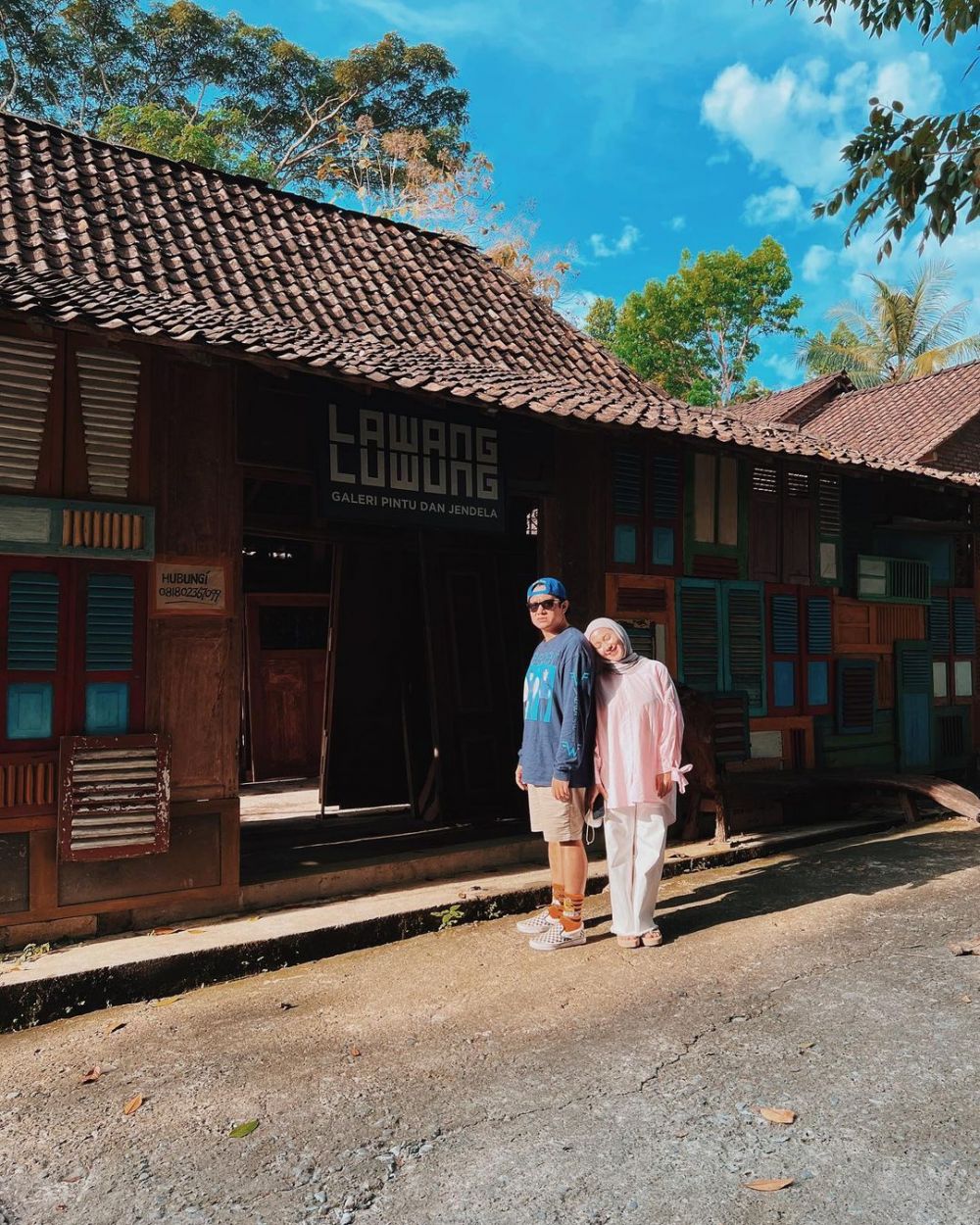 Suka bikin konten lucu dengan istri, ini 11 potret kompak 'Chelsea' Para Pencari Tuhan bareng pasangan