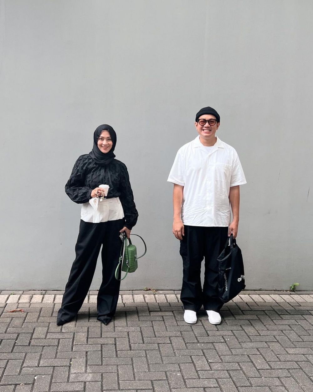 Suka bikin konten lucu dengan istri, ini 11 potret kompak 'Chelsea' Para Pencari Tuhan bareng pasangan