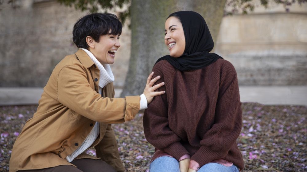 100 Kata-kata gombalan maut tongkrongan anak muda, spontan tapi bapernya ngena di hati