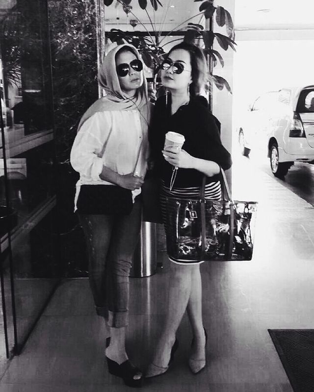 Bak kakak-adik, begini 9 potret kebersamaan Nicky Astria dan sang putri Zana Chobhita