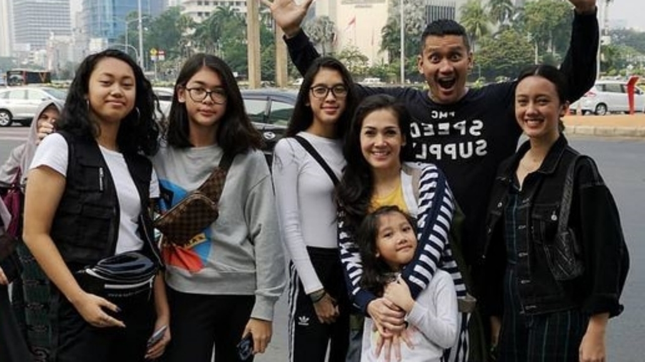 11 Potret kompak Tora Sudiro dan kelima anaknya, punya gaya parenting tak biasa