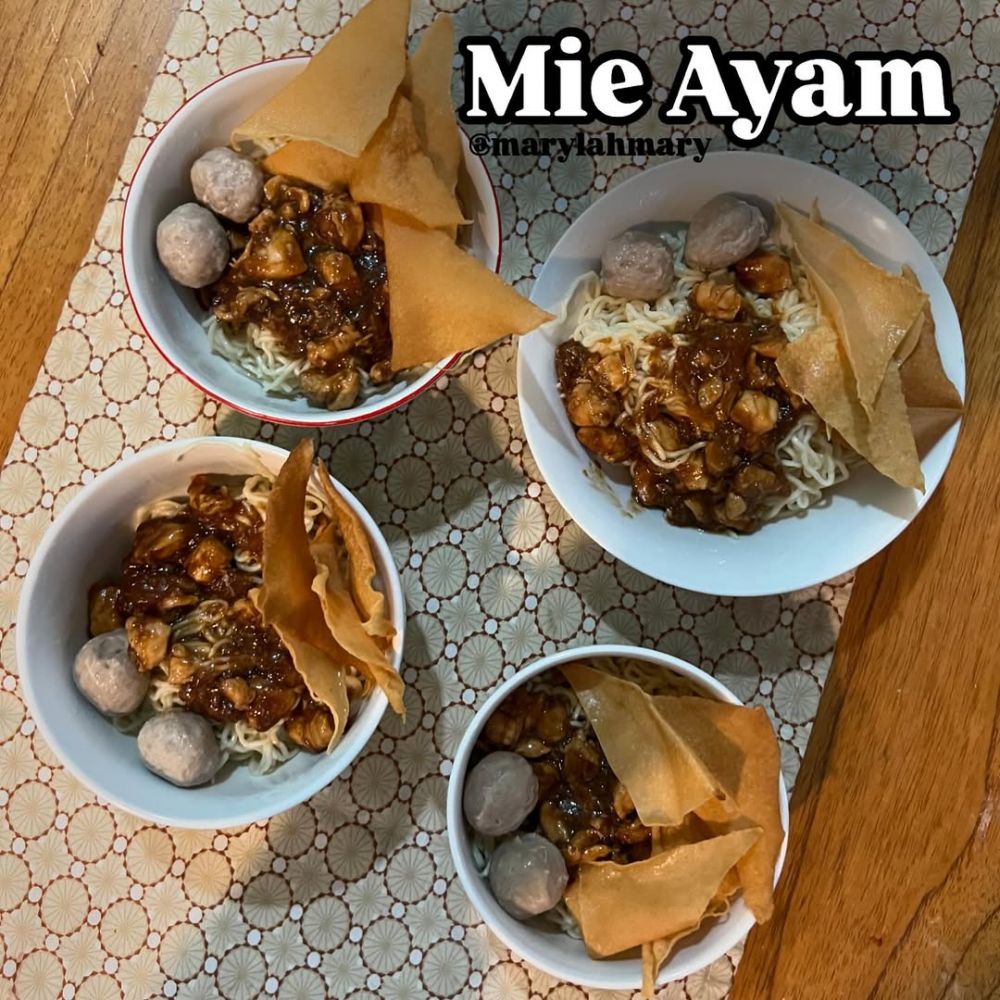 9 Resep mie ayam homemade gurih dan empuk, mudah dibuat sendiri di rumah