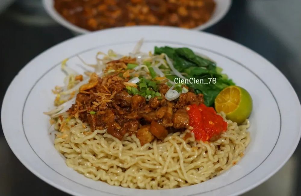 9 Resep mie ayam homemade gurih dan empuk, mudah dibuat sendiri di rumah