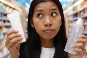 Cara memilih sunscreen yang tepat untuk kulit kusam agar cerah alami