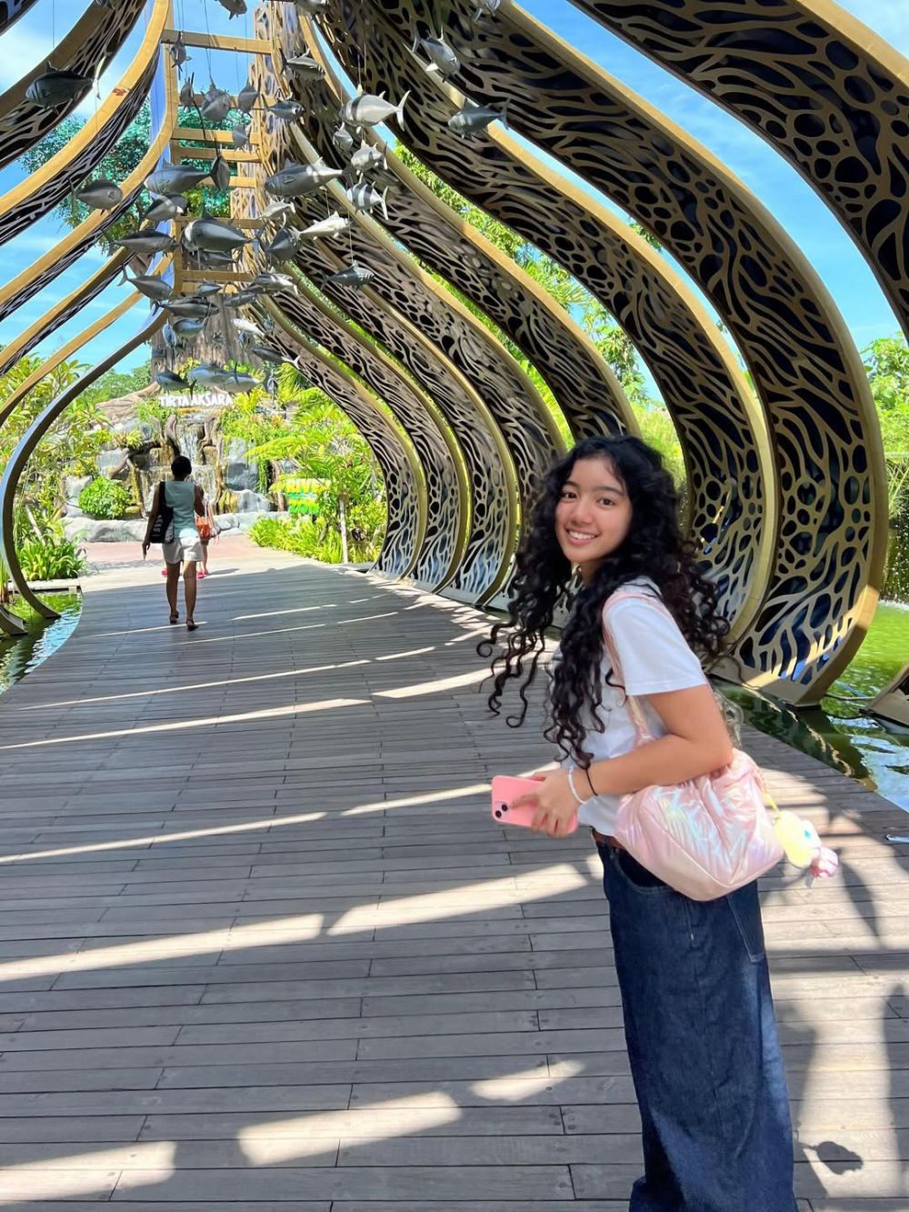 Ikuti jejak ibunda berkompetisi jadi gadis sampul, ini 9 potret Leticia Joseph putri Sheila Marcia