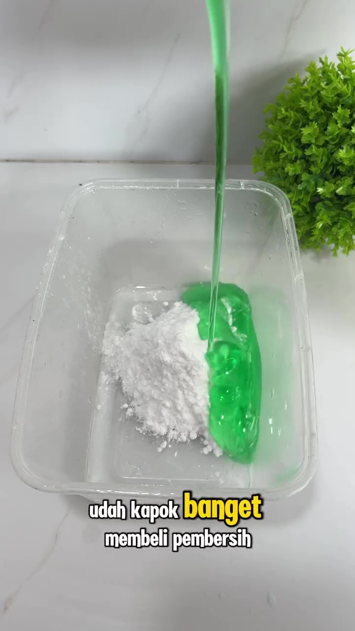 Jangan asal pakai pembersih kloset kalau tak ingin muncul bercak hitam, ganti dengan 2 bahan dapur ini