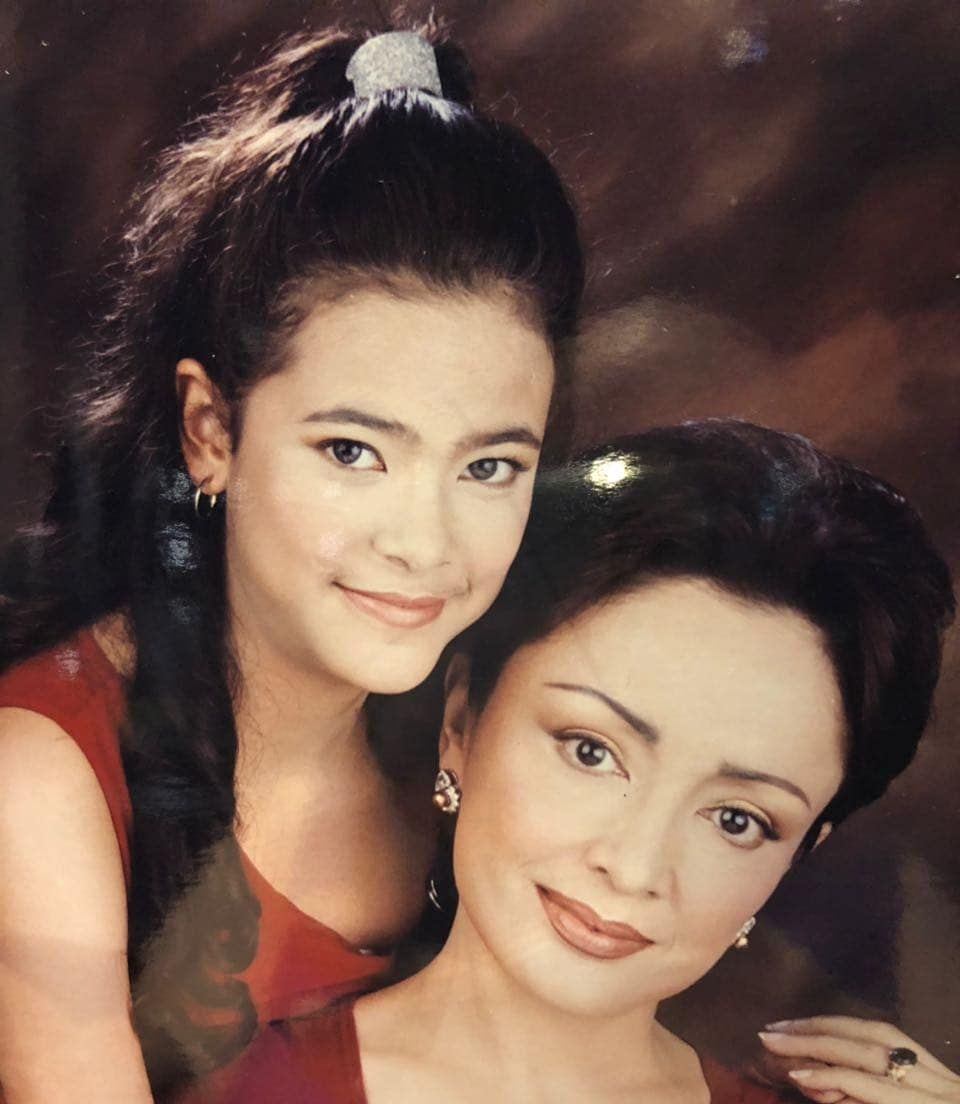 Ternyata ibu dan anak, begini 11 potret kebersamaan bintang iklan produk kecantikan jadul