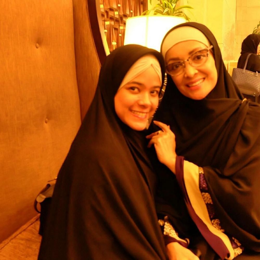 Ternyata ibu dan anak, begini 11 potret kebersamaan bintang iklan produk kecantikan jadul