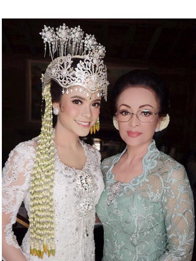 Ternyata ibu dan anak, begini 11 potret kebersamaan bintang iklan produk kecantikan jadul