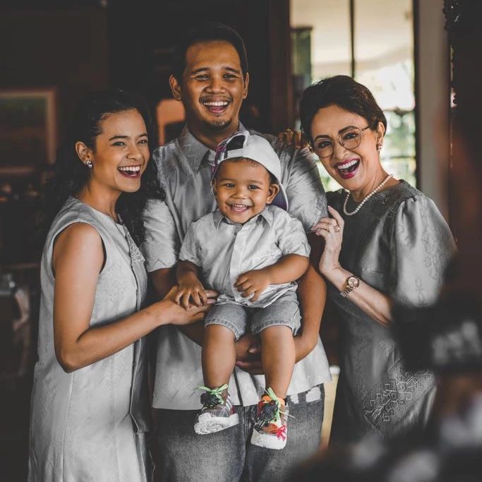 Ternyata ibu dan anak, begini 11 potret kebersamaan bintang iklan produk kecantikan jadul