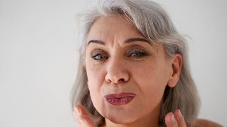 10 Krim terbaik mengatasi kerutan di sekitar mulut, menyamarkan keriput wajah di bawah Rp 100 ribu