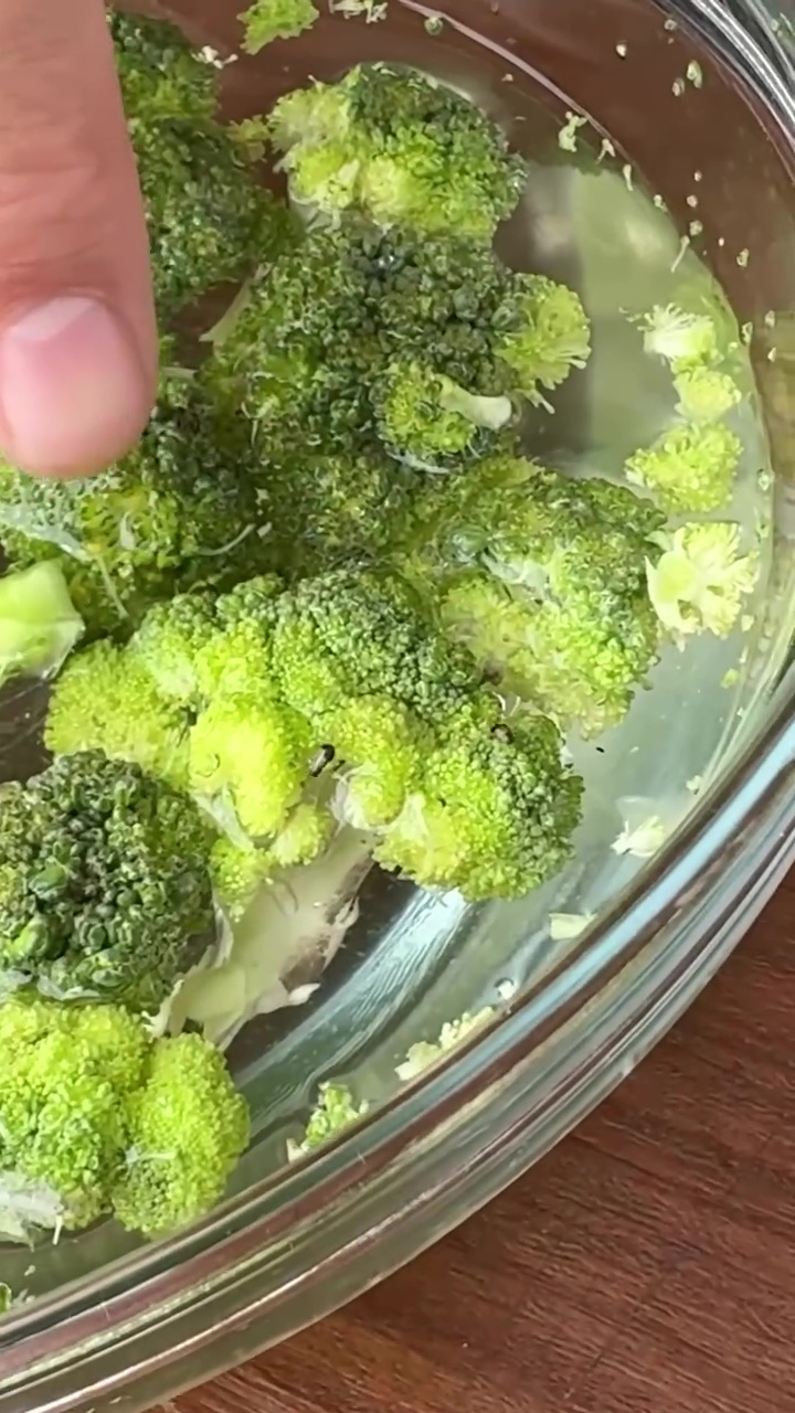 Pria ini bagikan cara ampuh cuci brokoli agar bebas ulat dan kotoran, kuncinya di 2 bahan dapur