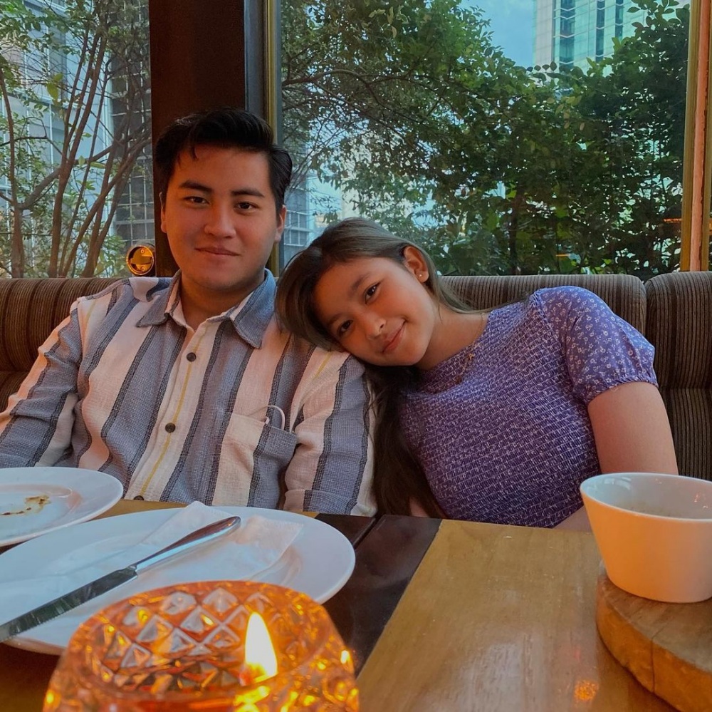 Tetap kompak meski beda orang tua, intip potret kedekatan 7 seleb dan saudara tiri yang bikin kagum