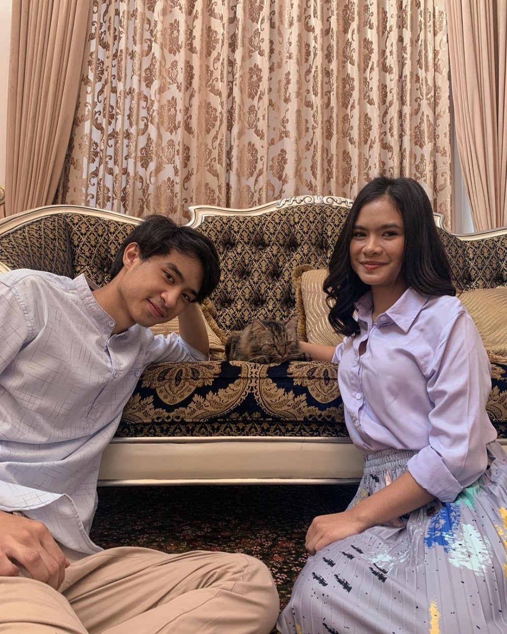 Tetap kompak meski beda orang tua, intip potret kedekatan 7 seleb dan saudara tiri yang bikin kagum