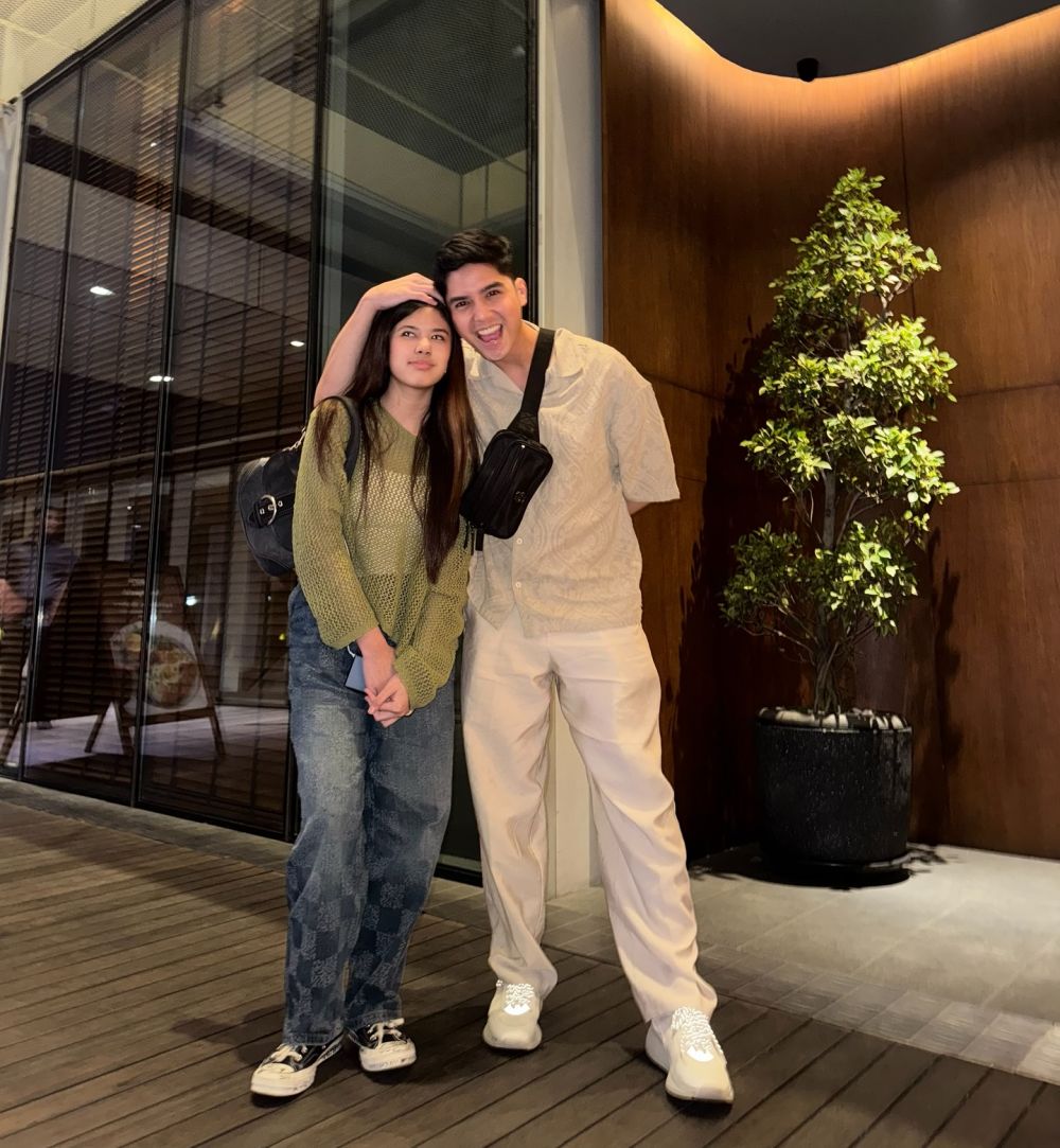 Tetap kompak meski beda orang tua, intip potret kedekatan 7 seleb dan saudara tiri yang bikin kagum