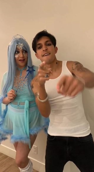 Ibu anak selisih 23 tahun, 11 potret Sarah Azhari dan putranya ini lebih cocok disebut kakak-adik