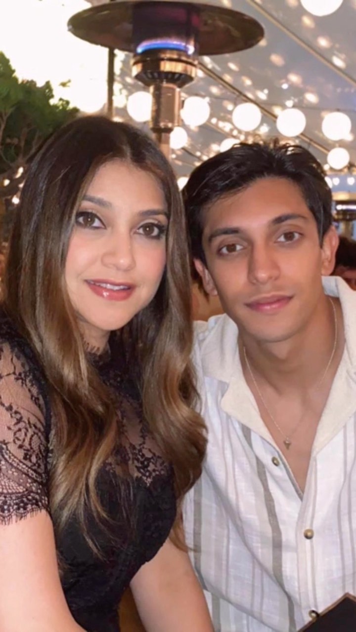 Ibu anak selisih 23 tahun, 11 potret Sarah Azhari dan putranya ini lebih cocok disebut kakak-adik