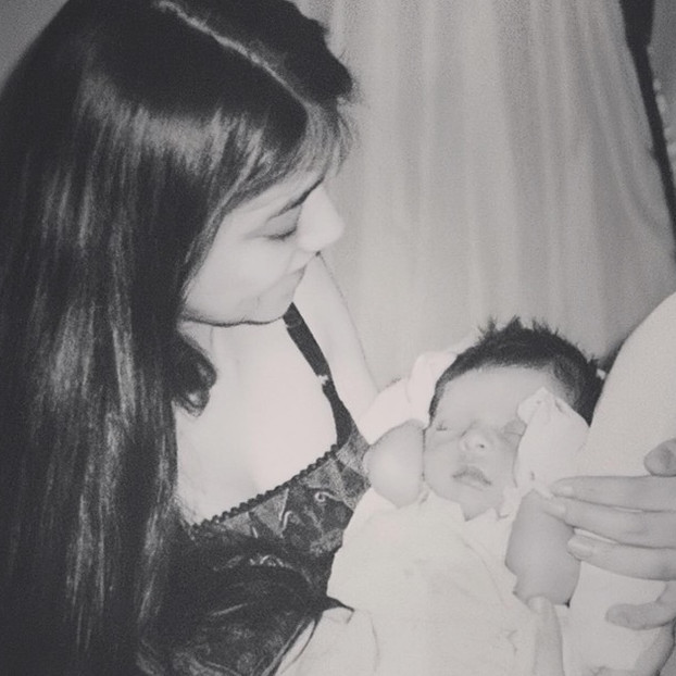 Ibu anak selisih 23 tahun, 11 potret Sarah Azhari dan putranya ini lebih cocok disebut kakak-adik